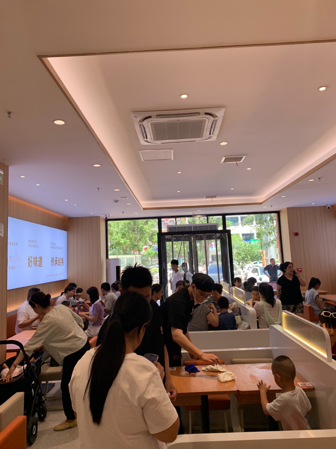 狀元米線，二十年專注純大米米線，品質(zhì)保障，市場(chǎng)信賴。選擇我們，共享美味商機(jī)，成就創(chuàng)業(yè)夢(mèng)想！